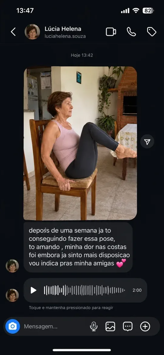 Print de WhatsApp: cliente praticando yoga na cadeira em casa